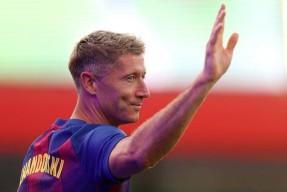 爱游戏-莱万多夫斯基新星出色防守表现惊艳，SKT未来可期！的简单介绍