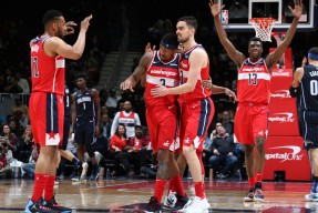 AYX-包含蒂姆回归赛场，突破纪录首场状态亮眼，掘金观众沸腾！的词条