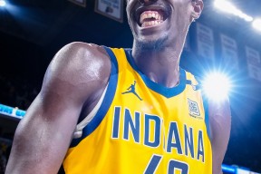 爱游戏-关于西亚卡姆迎来十赛季高光表现，曼联球迷沸腾！的信息