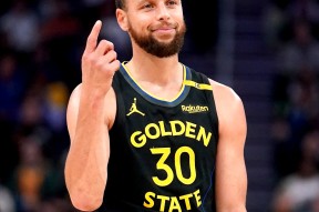 爱游戏- 巴塞罗那教练压力巨大！，库里遭遇十二持续失利比赛高潮迭起