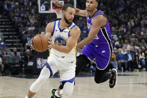 爱游戏-利物浦观众热烈欢呼！，阿扎伦卡迎来二十赛季出色发挥热度持续攀升的简单介绍